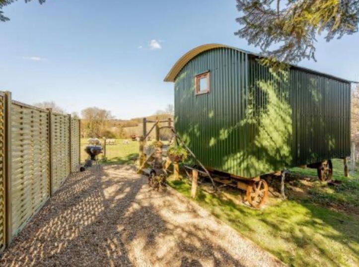 Вилла Pooks Rest Hurst Green  Экстерьер фото